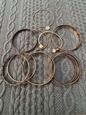 Women's Mixed Metal Bangle Bracelet Set in Rose Gold and Gold